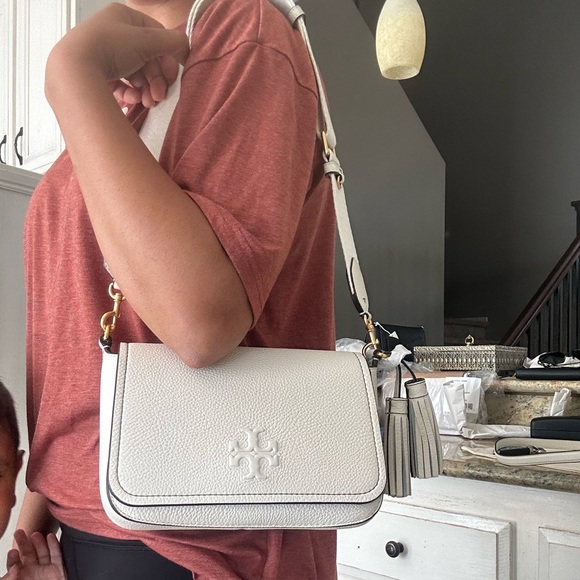 New Tory Burch Thea web flap crossbody ivory  double strap/ no tassle on the bag - Picture 5 of 13